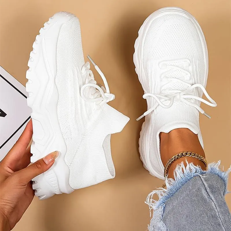 Damen Sneaker | Geschlossene Form mit sportlicher Linienführung