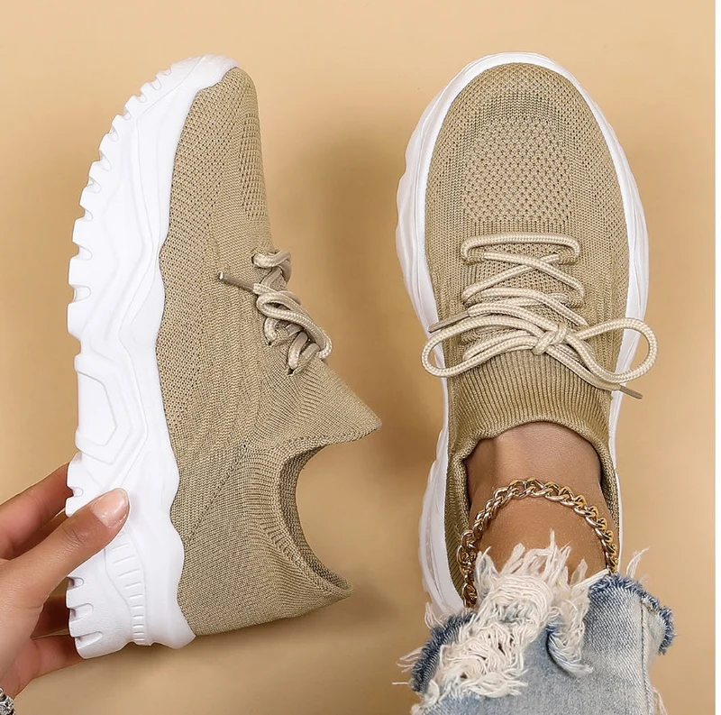 Damen Sneaker | Geschlossene Form mit sportlicher Linienführung