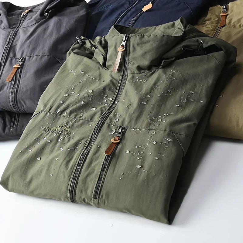 Herren Regenjacke | Schutzorientierte Form mit funktionalem Aufbau
