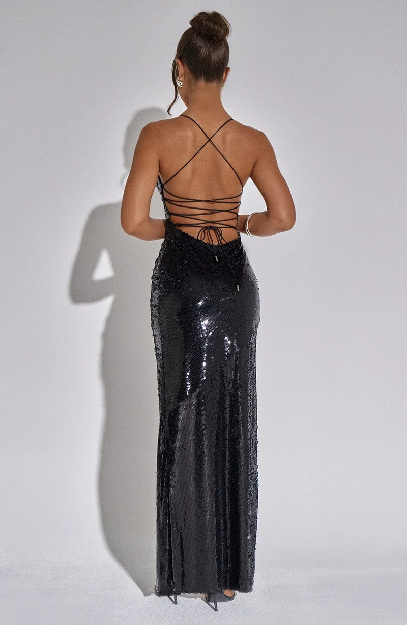 Damen-Abendkleid mit Pailletten und Schlitz | schmale Träger