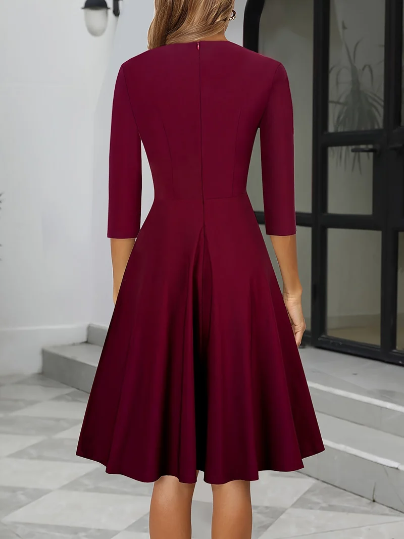Damen-Abendkleid in Midi-Länge | klare Silhouettenführung