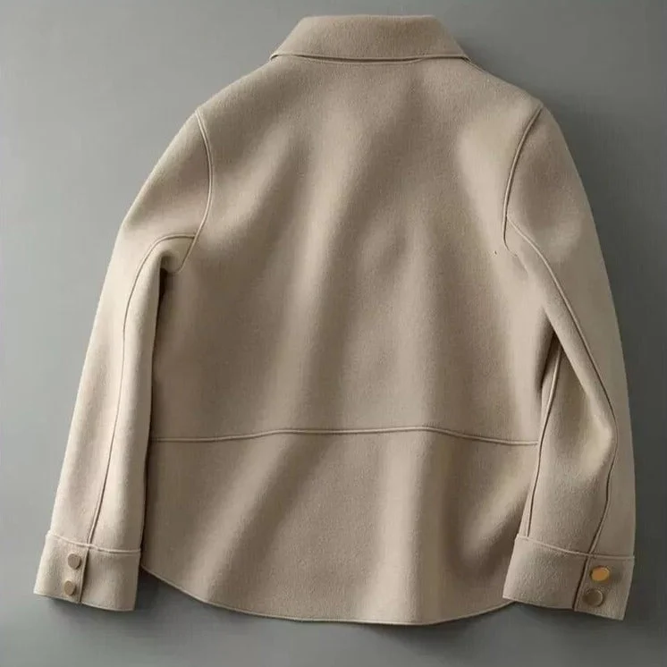 Damen-Daunenjacke mit Knopfverschluss | kompakte winterform