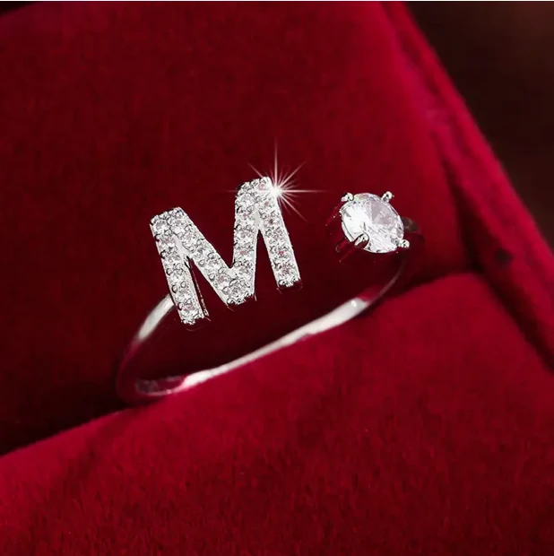 Eleganter Buchstaben Ring mit Diamanten in Gold und Silber