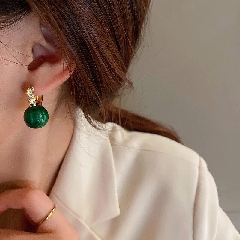 Grüne Perlenohrringe in Gold