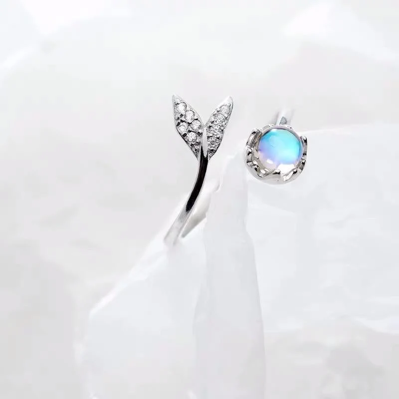 Verstellbarer Ring mit Delphinschwanz aus Sterlingsilber und blauem Zirkoniumdioxid