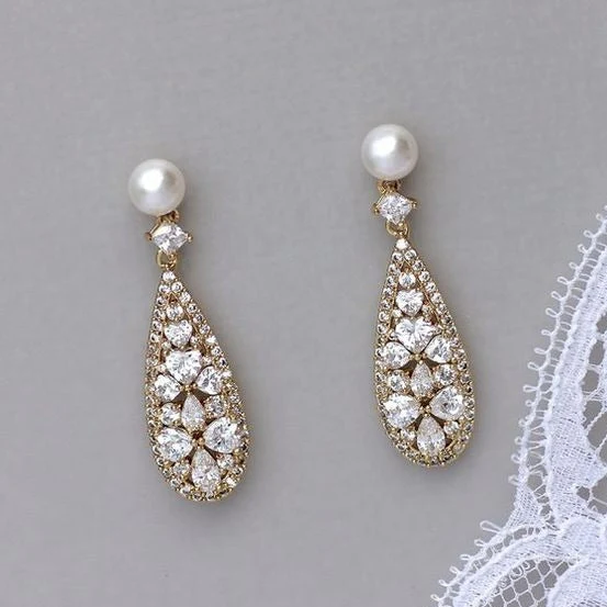 Vintage Bright & Perlen-Ohrringe