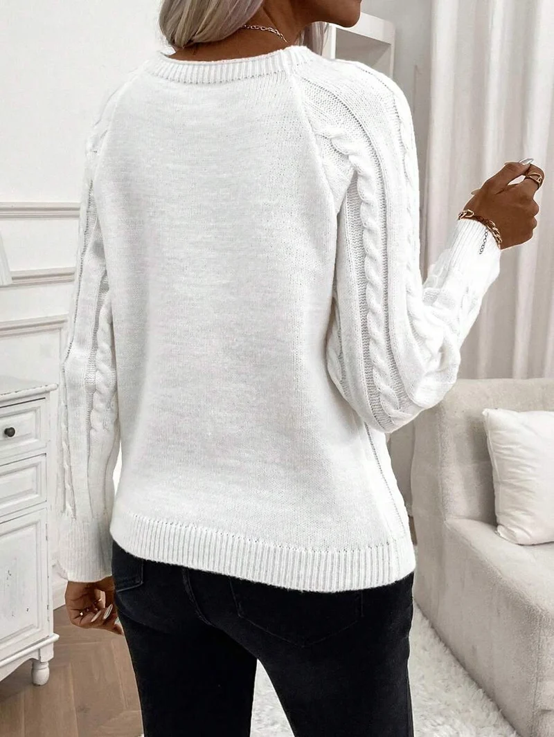 Clara – Pullover mit Knopfdetails und Zopfmuster