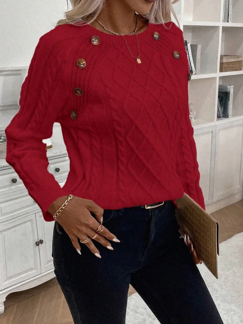 Clara – Pullover mit Knopfdetails und Zopfmuster