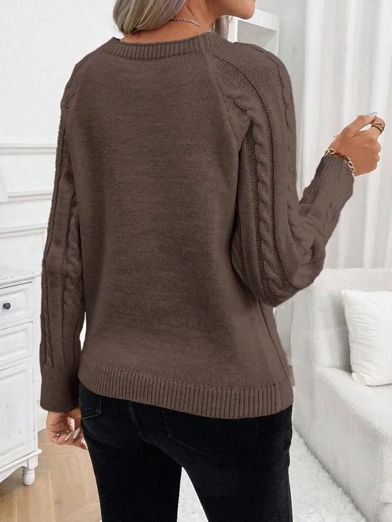 Clara – Pullover mit Knopfdetails und Zopfmuster