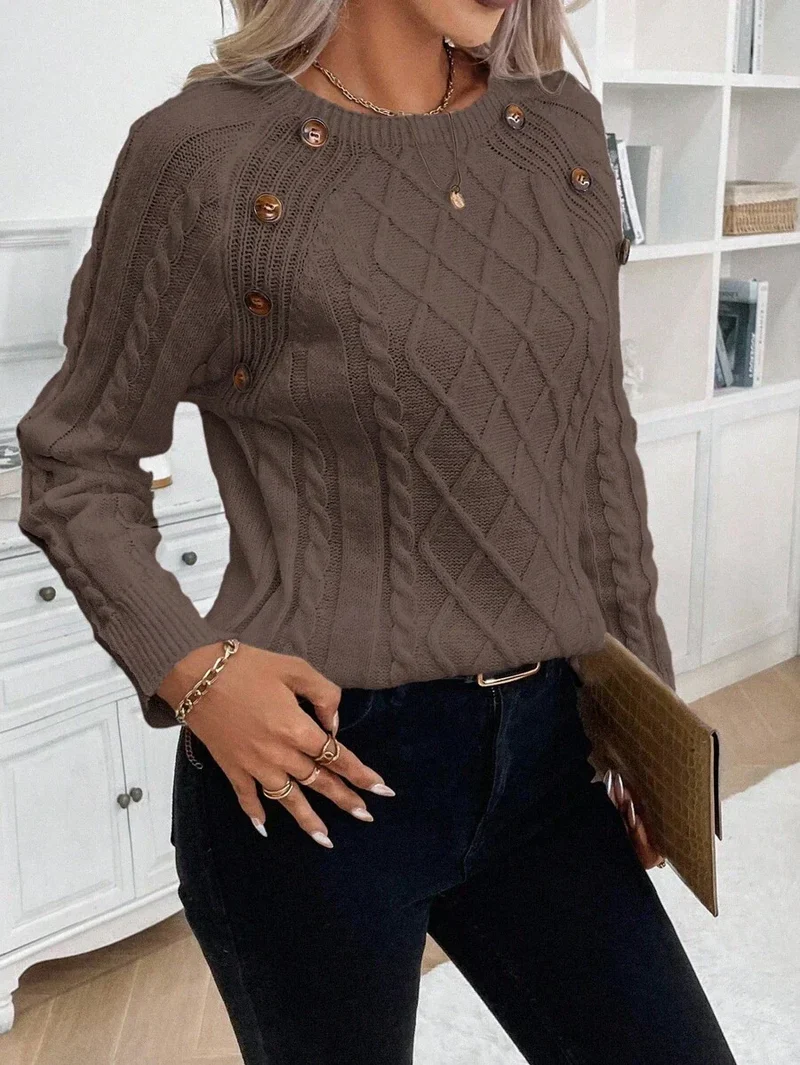 Clara – Pullover mit Knopfdetails und Zopfmuster