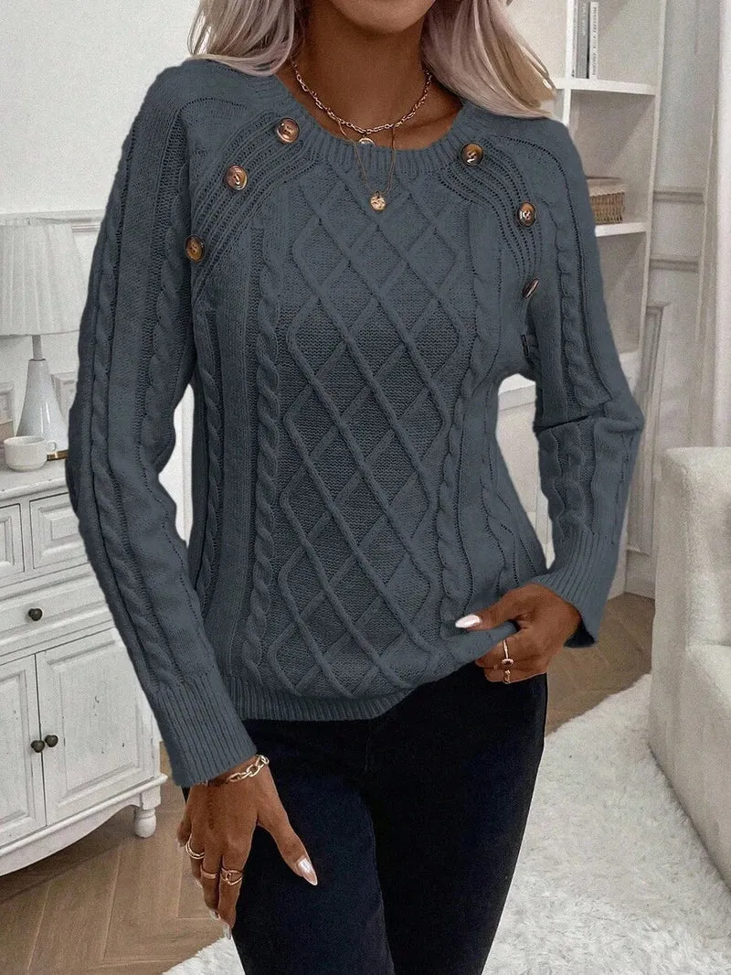 Clara – Pullover mit Knopfdetails und Zopfmuster
