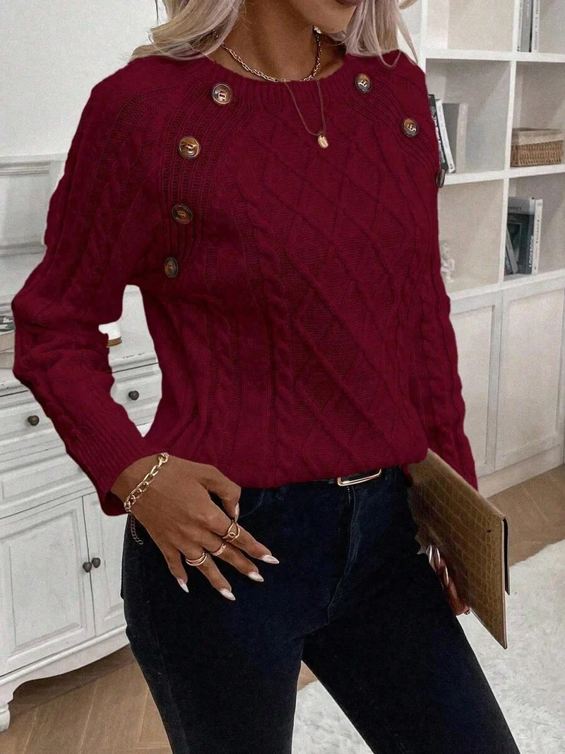 Clara – Pullover mit Knopfdetails und Zopfmuster