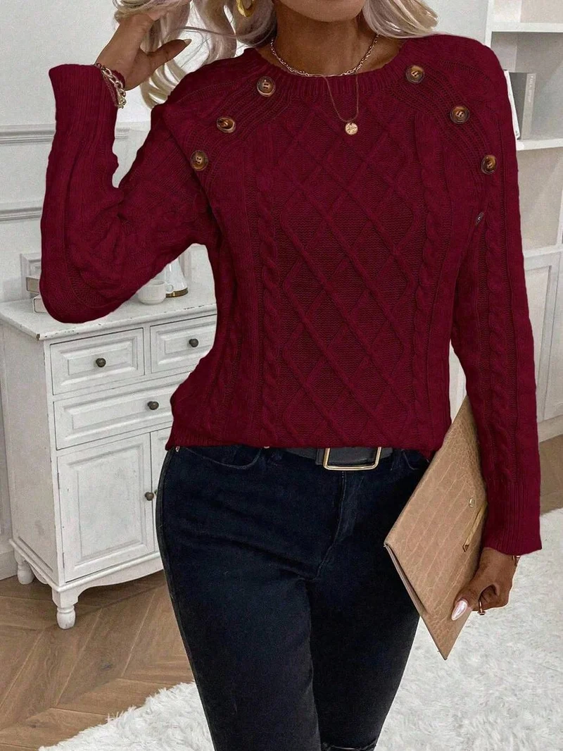 Clara – Pullover mit Knopfdetails und Zopfmuster