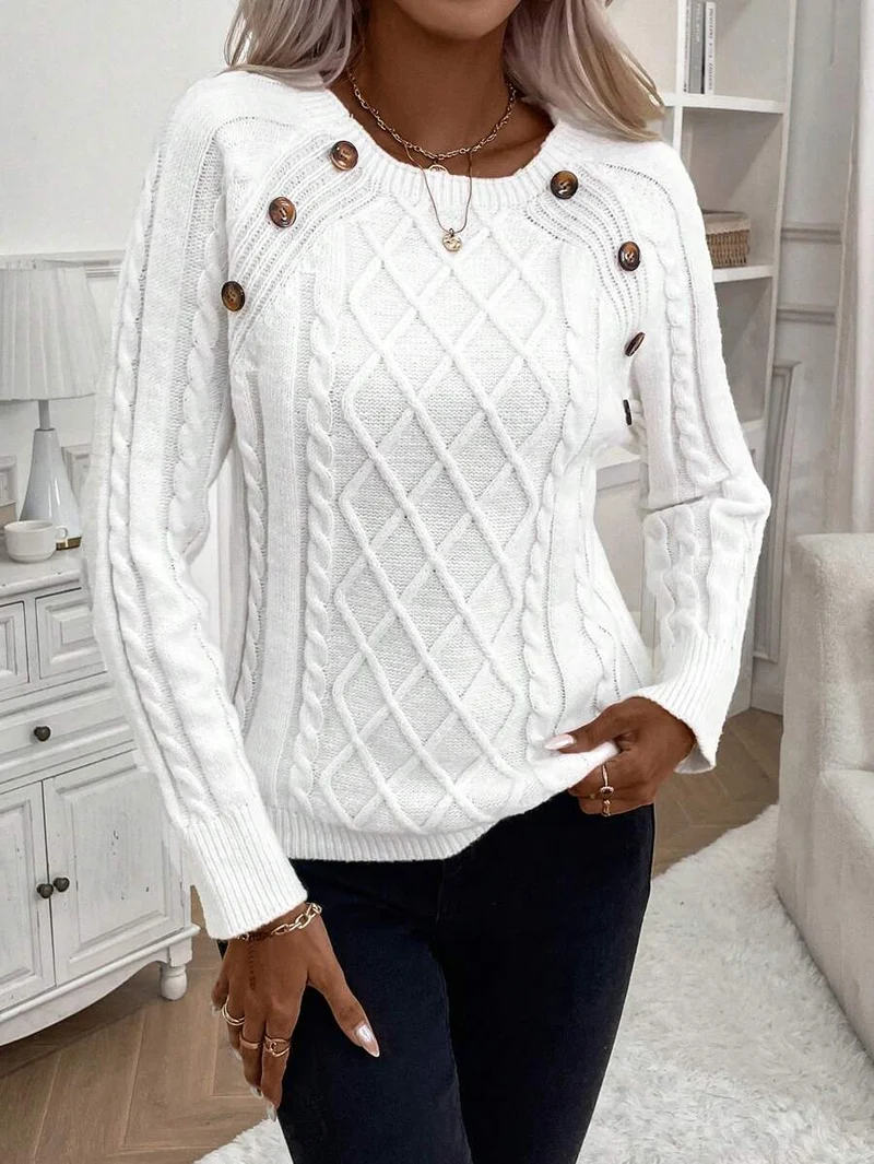 Clara – Pullover mit Knopfdetails und Zopfmuster