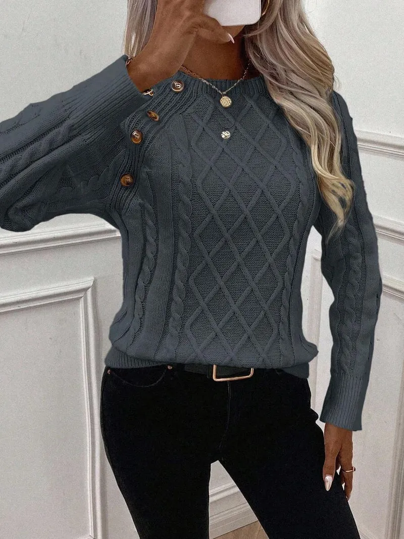 Clara – Pullover mit Knopfdetails und Zopfmuster