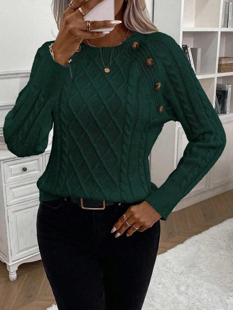 Clara – Pullover mit Knopfdetails und Zopfmuster