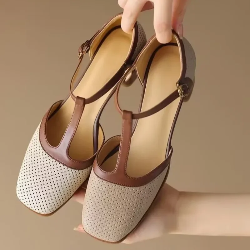 Nele | Damen Klassische Schuhe mit T-Riemen und Mittelhacke