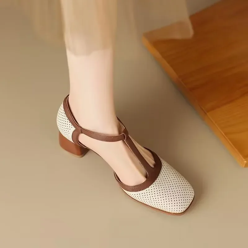 Nele | Damen Klassische Schuhe mit T-Riemen und Mittelhacke