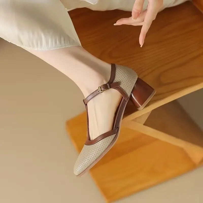 Nele | Damen Klassische Schuhe mit T-Riemen und Mittelhacke