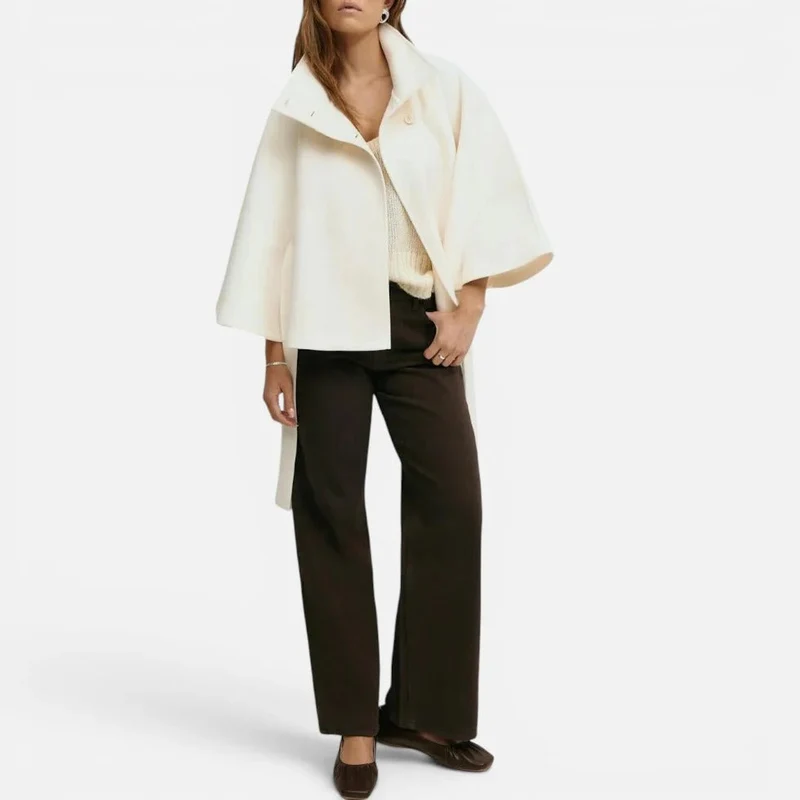 Cape Jacke mit Bindegürtel und Stehkragen