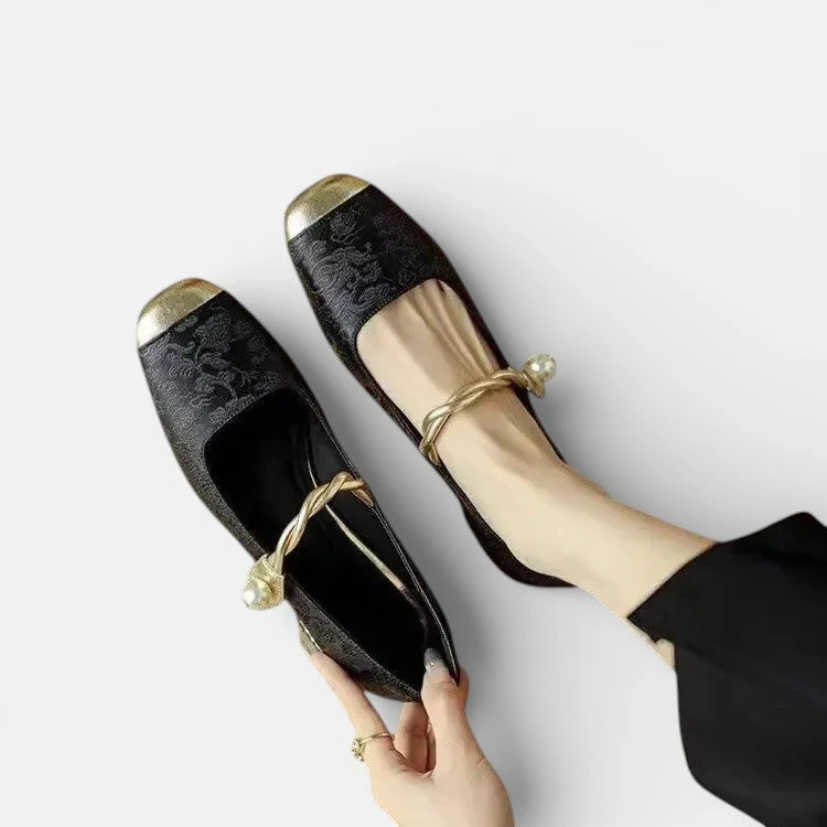 Orthopädische Damen Ballerinas mit Knöchelriemen und Absatz
