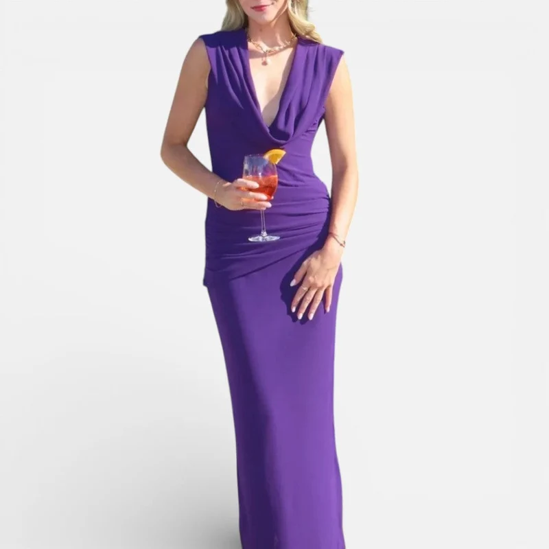 Langes Abendkleid mit tiefem Rückenausschnitt und Drapierung