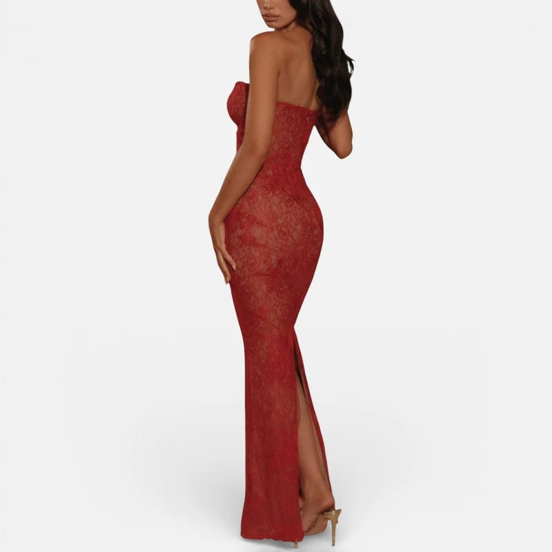 Langes Abendkleid aus Spitze mit langen Ärmeln