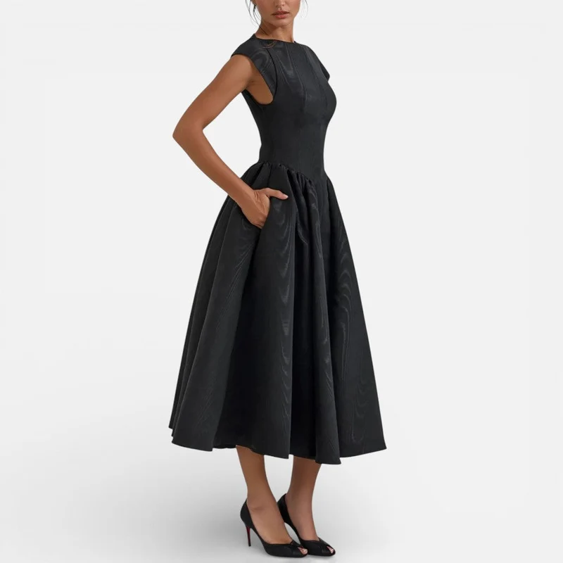 Midikleid mit offenem Rücken und ausgestelltem Rock