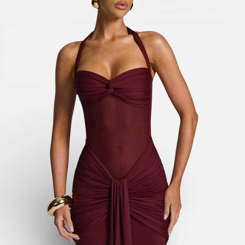 Langes Abendkleid mit Neckholder und Drapierung