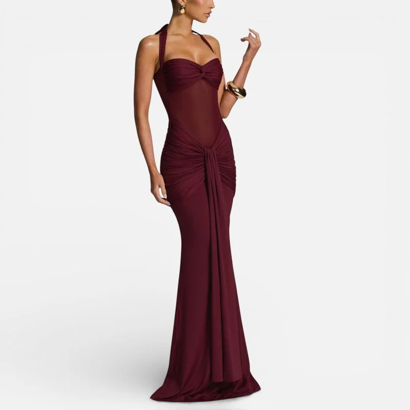Langes Abendkleid mit Neckholder und Drapierung