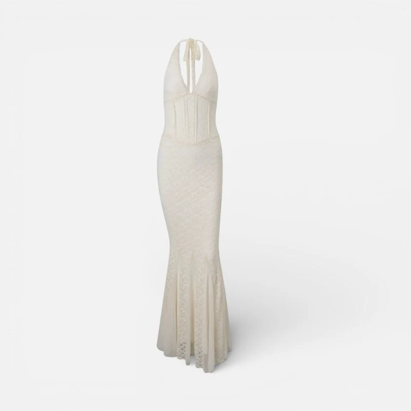 Langes Spitzenkleid mit Neckholder und ausgestelltem Saum