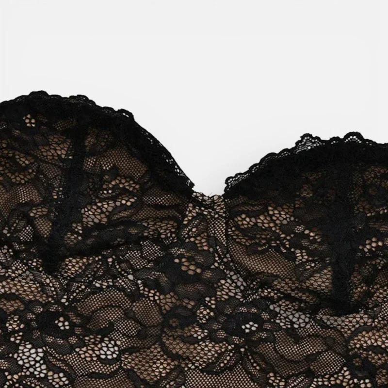 Langes Spitzenkleid mit langen Ärmeln