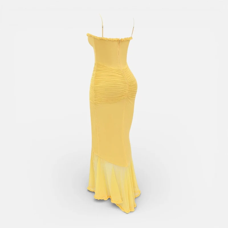 Langes Kleid mit Rüschen und Spaghettiträgern