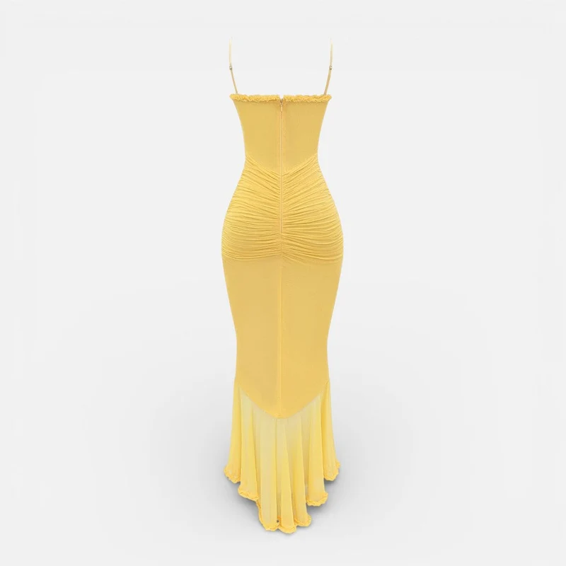 Langes Kleid mit Rüschen und Spaghettiträgern