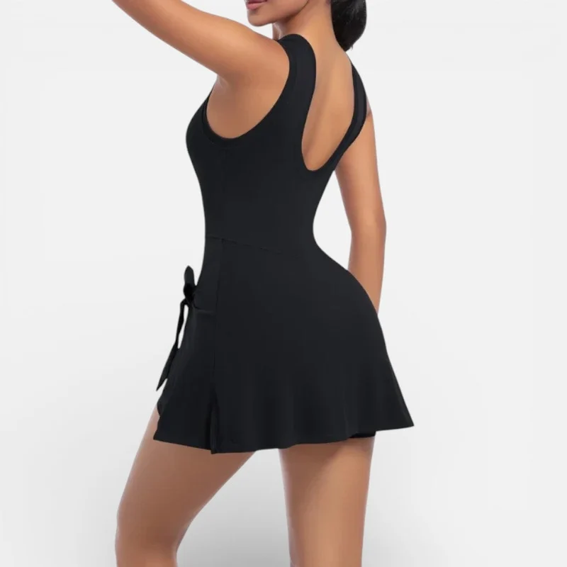 Damen Sportkleid mit integrierter Shorts und Bindetaille