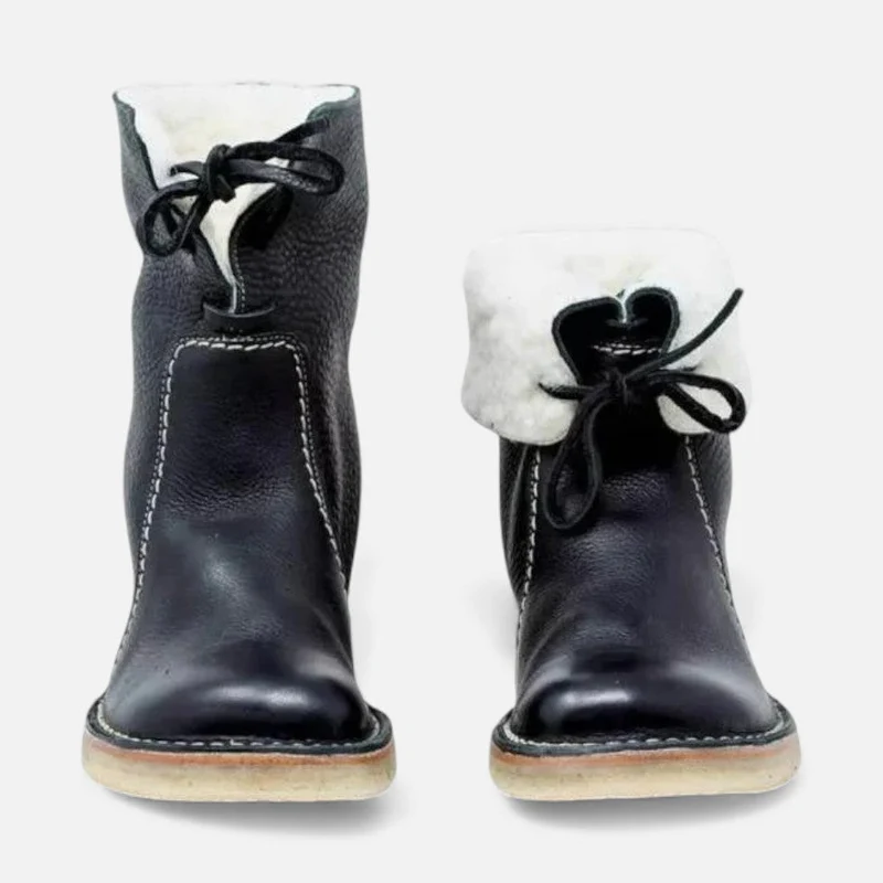 Gefütterte Damenstiefel mit Schnürung und Umschlag