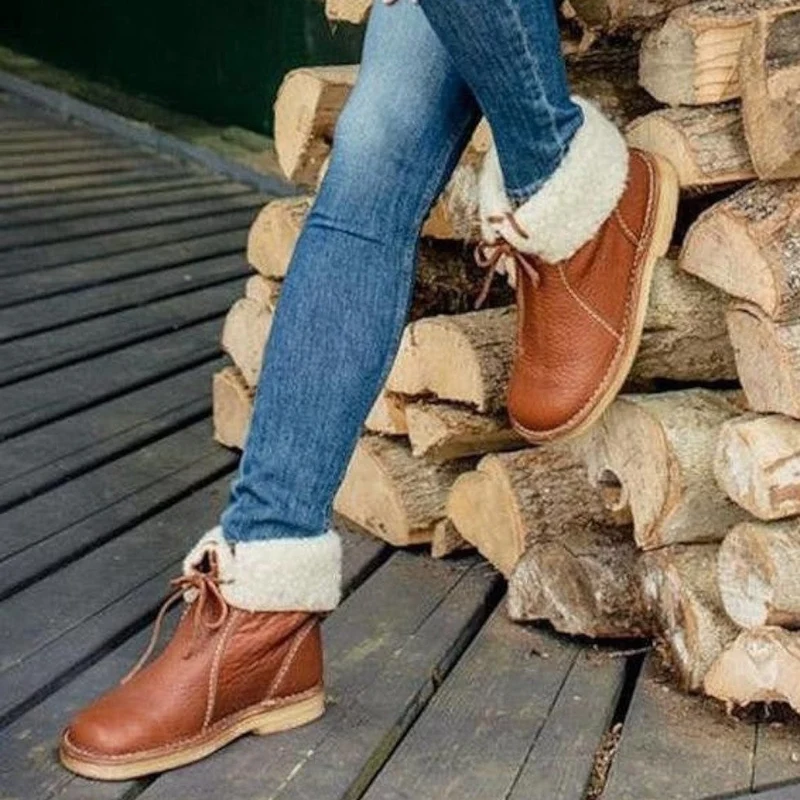 Gefütterte Damenstiefel mit Schnürung und Umschlag