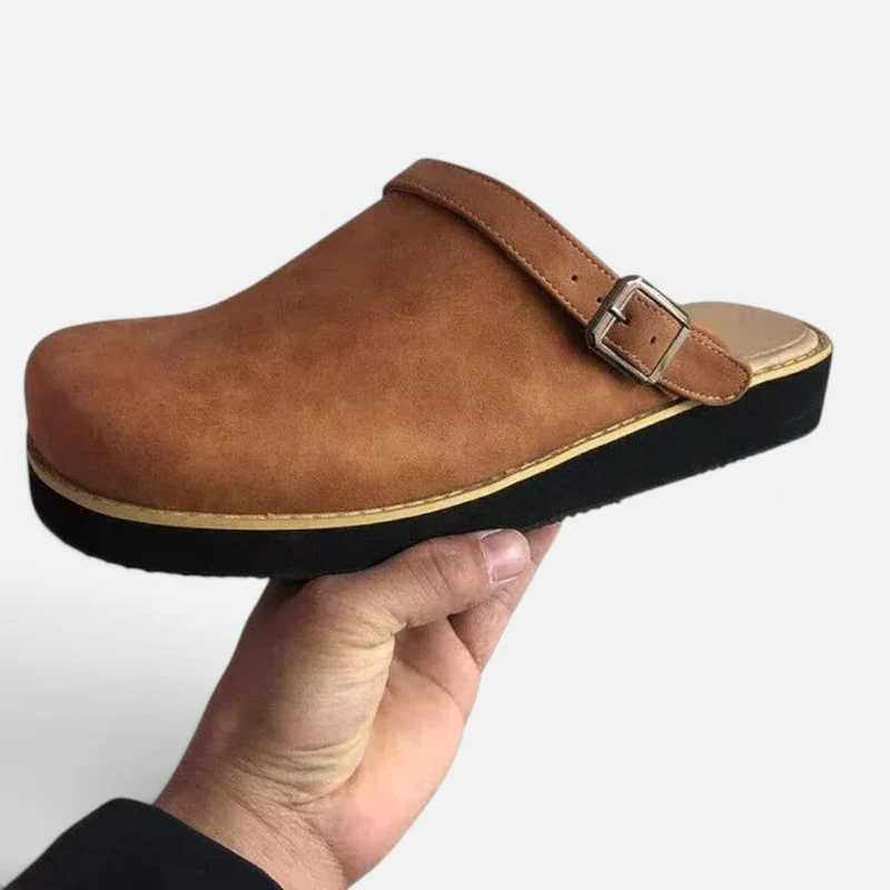 Clogs Slip On mit Schnalle und Profilsohle