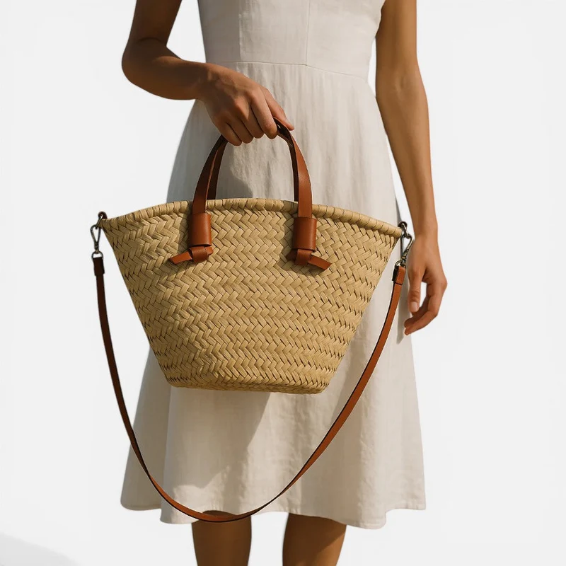 Geflochtene Handtasche mit Schulterriemen