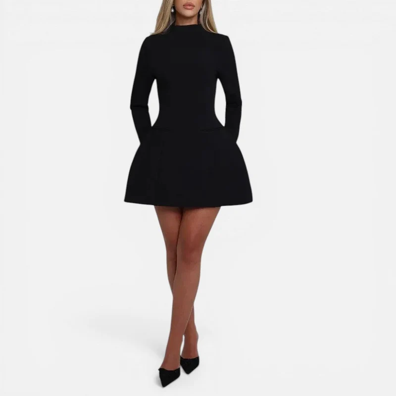 Minikleid mit langen Ärmeln und offenem Rücken