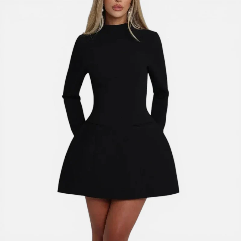 Minikleid mit langen Ärmeln und offenem Rücken
