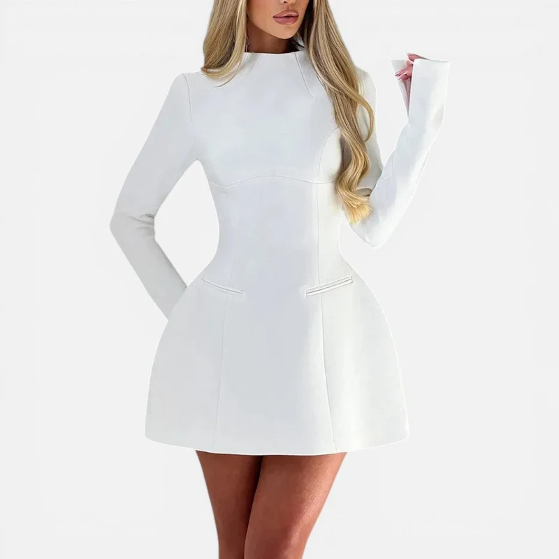 Minikleid mit langen Ärmeln und offenem Rücken