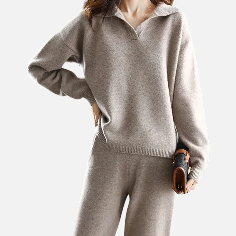 Strickset mit Kragenpullover und Hose