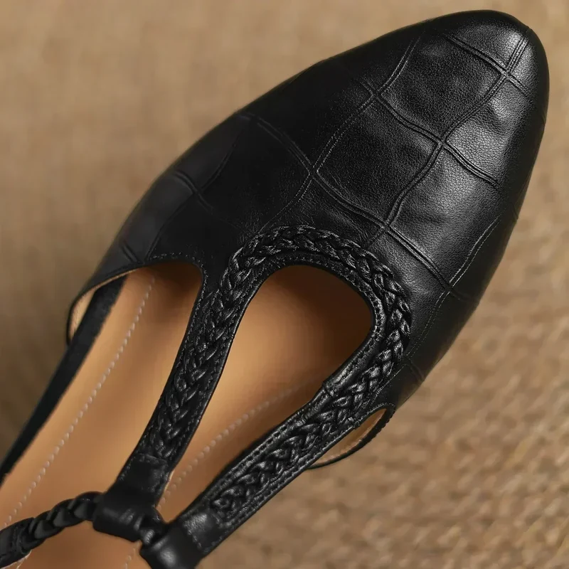 Astrid – Klassischer Lederschuh mit geflochtenem T-Riemen