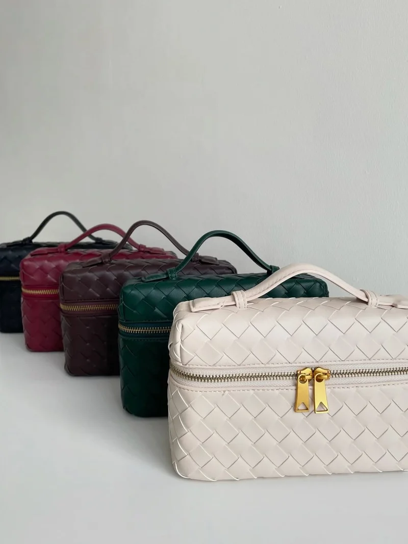 Julia | Strukturierte, glänzende Tasche aus gewebtem Material