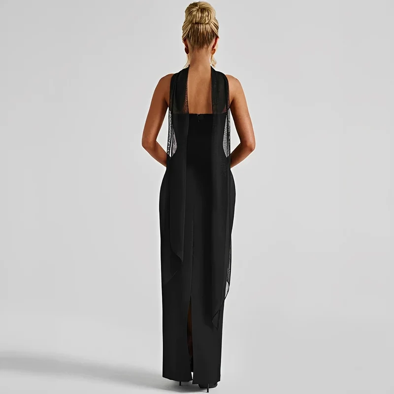 Carmila - Ein elegantes schulterfreies Oberteil in einem eng anliegenden Kleid