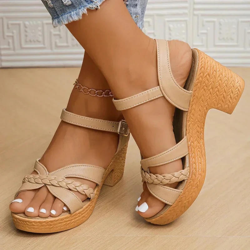 Ffion - Modische, solide Sandalen