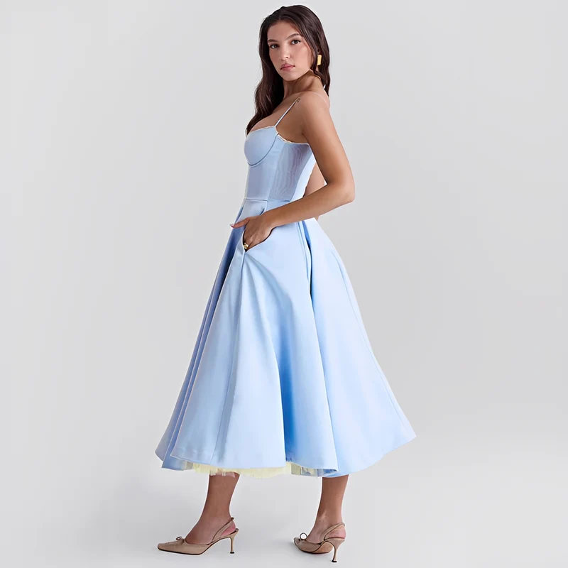 Zendaya - Elegantes Kleid mit doppelter Lage