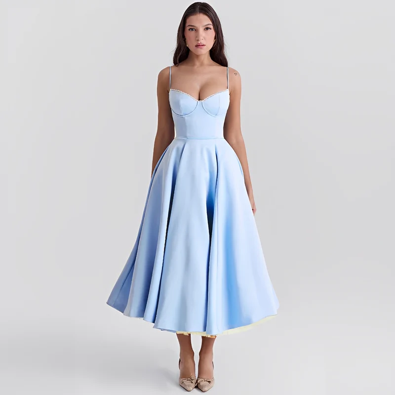 Zendaya - Elegantes Kleid mit doppelter Lage