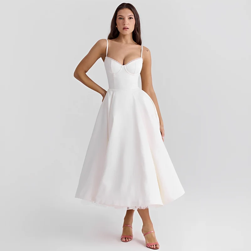 Zendaya - Elegantes Kleid mit doppelter Lage